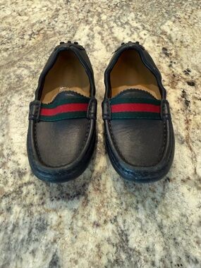 Gucci Kids Black Leather Moccasins with Green and Red Web